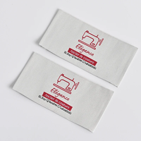 Étiquettes thermocollantes en tissu satiné polyester à coupe droite avec logo personnalisé pour vêtements