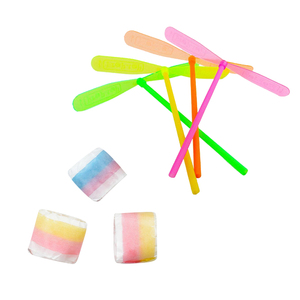 Caramelos al por mayor, etiqueta privada personalizada, divertido juguete de hoja voladora para niños con sabrosos rollos de frutas, ideal para niños, tiempo de juego creativo ODM/OEM - Product Image 1