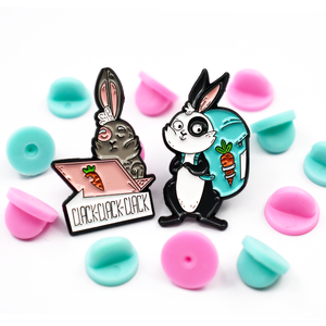 Emaille Pin Cartoon Nettes Paar Bester Freund Abzeichen Pin Zubehör Schmuck Little Fresh Bunny Hanging Carrot Design Metal Sweet - Product Image 4
