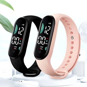 Reloj de Pulsera Electrónico NJC con Banda LED Táctil, Impermeable para Hombres y Niños, Reloj Digital LED de Fábrica - Product Image 2