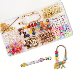 Kit de fabrication de porte-clés perlés DIY avec pendentifs alphabet et cœur, perles colorées et fermoir mousqueton pour breloques de sac personnalisées - Product Image 1