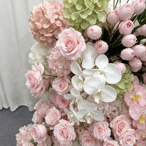 Adorno Floral Romántico en Tono Rosa Pálido para Entrada de Boda en Granja o Jardín - Product Image 4