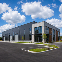 Bâtiment de bureaux moderne à grande hauteur en structure acier, immeuble commercial multi-étages à ossature métallique, construction professionnelle sur mesure