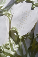 Cartes de menu de mariage personnalisées ovales vertes épaisses texturées avec étiquette nominative pour papeterie de mariage et dîner de répétition