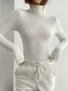 Logo personnalisé <span class=keywords><strong>T</strong></span>-<span class=keywords><strong>shirt</strong></span> blanc en tricot mince à <span class=keywords><strong>col</strong></span> haut pour femmes Chemise chaude en hiver - Product Image 4