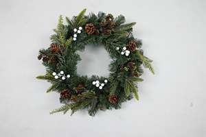 Vente en gros de couronnes de Noël décoratives en PVC avec baies et cônes de pin, couronne de Noël artificielle de luxe - Product Image 5