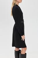 Robes décontractées noires unies pour femmes 2026 avec boutons dorés et ceinture détachable – Styles élégants