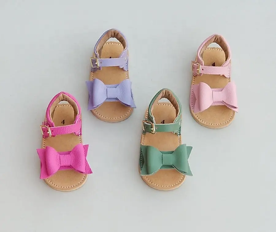 Venta al por mayor Adorable de cuero hecho a mano de verano de las niñas, zapatos de bebé de suela dura para niños sandalias