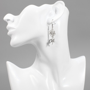 ต่างหูห้อยสไตล์โบฮีเมียนวินเทจสีเงิน ดีไซน์ลายกุหลาบและแมลงปอแบบโปร่ง เครื่องประดับแฟชั่นปี 2023 - Product Image 4