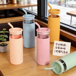 BPA-vrije glazen waterfles met brede opening, reisbeker met siliconen beschermhoes, drinkbekers met lekvrije deksels en rietje - Product Image 1