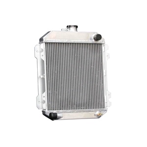 Aluminium kühler für Nissan <span class=keywords><strong>Dsun</strong></span> 1200 1.2L B110 A12 A12T MT 1970-1976 Winkelrohr Wassertank-Autoteile - Product Image 2