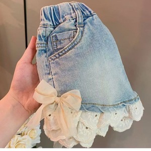 Pantaloncini in denim dolci e carini in stile coreano per bambine con fiocco e finiture in pizzo - Product Image 2