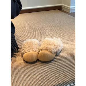 Pantuflas de gamuza suave de alta gama, aptas para uso en interiores y exteriores, pantuflas de invierno para mujer, cómodas y afelpadas, con función antideslizante. - Product Image 4