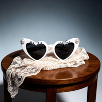 Lunettes de soleil tendance en forme de cœur pour femmes, lunettes pour la mariée et son équipe, décoration de fête de mariage, cadeau pour demoiselle d'honneur, accessoires pour photomaton