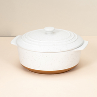Pot à soupe en céramique blanche créative, tacheté de sésame, avec couvercle et doubles poignées.