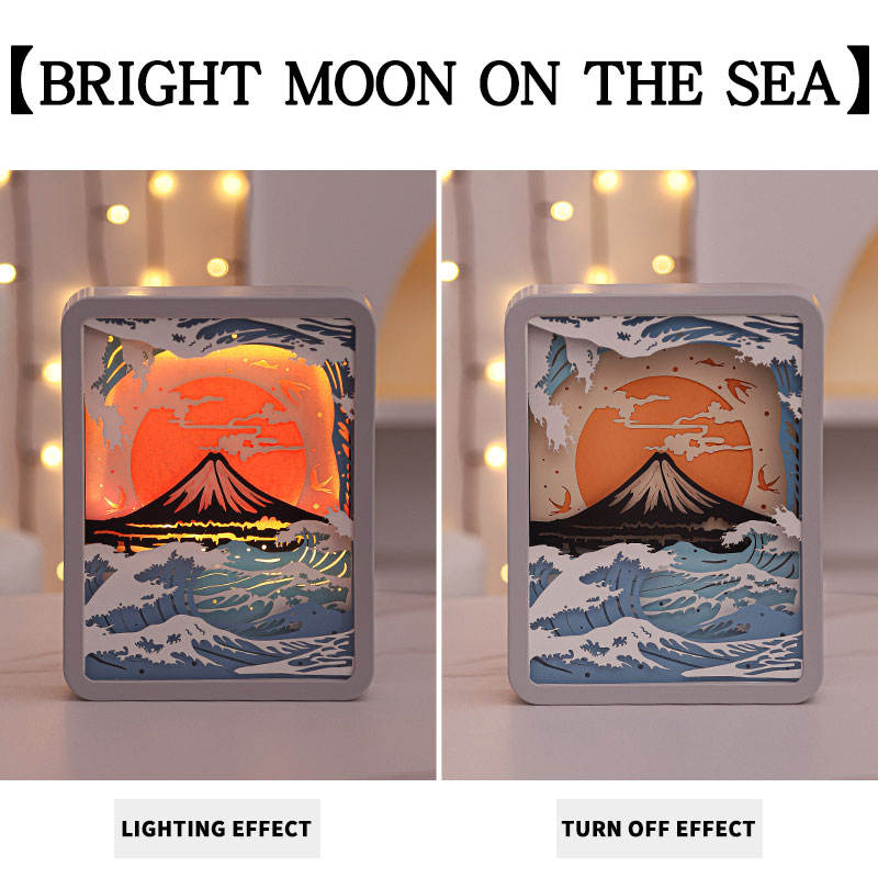 Luna brillante sobre papel color mar.