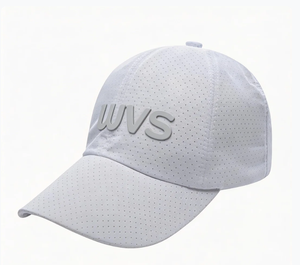 Gorra de Moda de Secado Rápido, Impermeable, con Orificios Cortados con Láser, Visera Plana, Cierre a Presión, Logotipo Personalizado, 6 Paneles, Malla de Poliéster, Estilo Trucker - Product Image 1