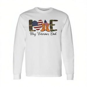 Camiseta de manga larga con estampado de la bandera de Estados Unidos y botas de camuflaje para el Día de los Veteranos, con la frase Love My Veteran Dad - Product Image 3