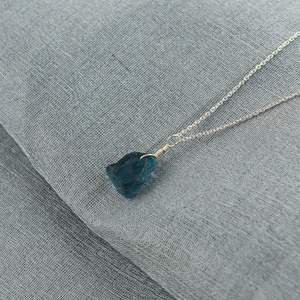 Collar con Colgante de Topacio Natural YASHEE, Piedra en Bruto, Cristal Curativo, Unisex, para Uso Diario - Product Image 6