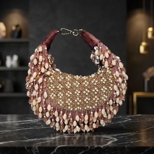 Sac de soirée élégant en forme de demi-lune orné de perles et de cristaux avec anse en anneau pour les soirées - Product Image 1