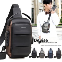 Sac bandoulière léger en PU et polyester imperméable antivol pour homme avec port de charge USB et serrure TSA, sac de poitrine à la mode