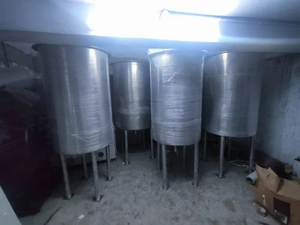 Recipiente con revestimiento de acero inoxidable para uso industrial, tanque de mezcla con agitador, recipiente de mezcla con calentamiento eléctrico. - Product Image 2