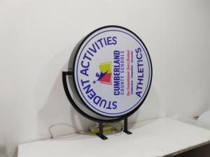 Les caissons lumineux fixes fournissent un éclairage durable sans entretien pour la signalisation permanente dans les zones à fort trafic comme la promotion des magasins - Product Image 2