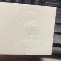Geprägte Baumwollpapier-Siegelaufkleber Strukturierte Rindenpapier-Etiketten Selbstklebende Etiketten Maßgefertigte Letterpress-Verpackungsaufkleber für Gläser