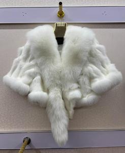 Vêtements d'hiver pour femmes Mode Manteau court en fourrure de renard épais et chaud - Product Image 5