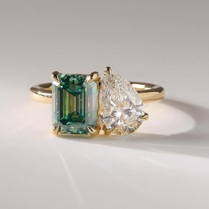 Anillo de Compromiso y Boda para Mujer, Chapado en Oro Amarillo de 14K, con Certificado, Clásico, con Engaste de Garras, con Doble Piedra de Moissanita en Forma de Pera - Product Image 1