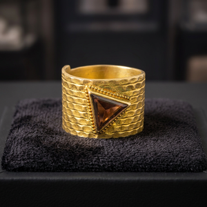 Última colección Anillo de banda de Plata de Ley 925 con piedra preciosa granate con acabado martillado de oro de 18 quilates para bodas y fiestas - Product Image 4