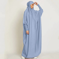 Abaya modeste bleu clair pour femmes musulmanes avec poignets texturés Hijab intégré Robe islamique élégante et décontractée