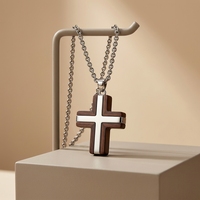 Collier pendentif croix personnalisé en acier inoxydable 316L avec incrustation de bois, bijoux religieux pour hommes, charme rétro minimaliste, placage PVD