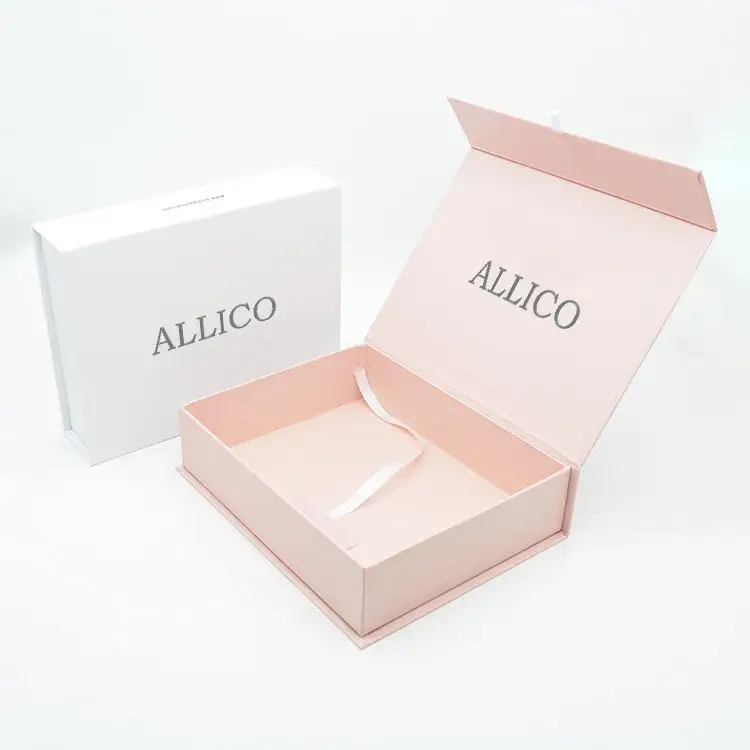 Жесткая картонная подарочная коробка с цветным логотипом