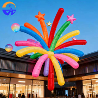 Modèle de feux d'artifice gonflable coloré personnalisé pour les célébrations du Nouvel An sur les toits des centres commerciaux en extérieur
