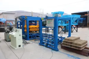 Machine de fabrication de briques hydraulique automatique QT 8-15 Machine de vente à chaud en 2024