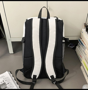 Sac à dos de sport personnalisé en tissu Oxford, pour le football, le basketball, les voyages, imperméable, 30-40L, design minimaliste durable et tendance - Product Image 3
