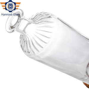 Bottiglia in Vetro Trasparente da 750ml per Liquori con Spalla Incisa e Tappo in Sughero per Gin, <span class=keywords><strong>Whisky</strong></span>, Vodka - Product Image 2