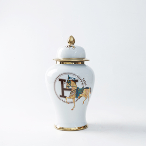 Pot contemporain en porcelaine chinoise blanc et or de luxe Pot de temple européen en céramique antique avec chevaux - Product Image 2