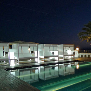 مظلة كبيرة للفنادق ، حمام سباحة للحديقة مقاوم للماء من الألومنيوم المصقول ، سرير نهاري خارجي مزدوج مربع - Product Image 6