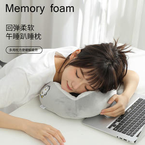 Oreiller de voyage portable en forme de U, design pingouin gris, pour la sieste au bureau, 28x26x14cm, en polyester - Product Image 5