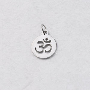 Liontin Kalung DIY dari Baja Anti Karat Berkilau, Bentuk Bulat Berongga dengan Kata-kata <span class=keywords><strong>OM</strong></span> - Product Image 4