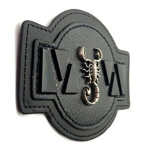 Patch en cuir Zhang Weis avec emblème de scorpion noir en relief 3D pour sacs et vêtements - Product Image 1