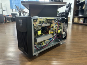 업 10KVA 3KVA 온라인 순수 사인파 업 220V 120V 더블 변환 출력 강압 변압기 내장 배터리