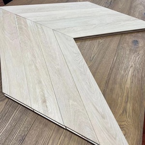 Taille et couleur personnalisées Planche large <span class=keywords><strong>Chevron</strong></span> en arête <span class=keywords><strong>de</strong></span> poisson <span class=keywords><strong>Chevron</strong></span> Échantillon gratuit <span class=keywords><strong>de</strong></span> plancher en bois <span class=keywords><strong>d</strong></span>'ingénierie <span class=keywords><strong>Prix</strong></span> <span class=keywords><strong>d</strong></span>'usine - Product Image 4