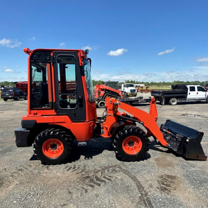 Nueva Cargadora Frontal KUBOTA R430 Diésel con Tracción en las 4 Ruedas y Alto Momento de Carga 60/70KW - Product Image 1