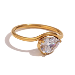 Bijoux OEM ODM, bagues solitaires délicates plaquées or 18 carats, anneaux torsadés en acier inoxydable, bagues empilables - Product Image 6