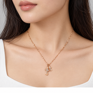 Collar con Colgante de Cruz Doble en Capas, Acero Inoxidable, Zirconia, Baño de Oro de 14K, Cadena Ajustable de 43+6 cm con Eslabones en Barra - Product Image 5
