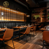 Ensemble de mobilier commercial Ron Group pour restaurant : Table carrée en bois massif, chaise rembourrée en cuir, banquette capitonnée sur mesure