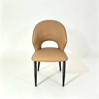 Chaise de salle à manger en cuir à coutures verticales motif griffe de chat, chaise latérale ajourée, chaise à pieds en métal noir pour salle à manger, cuisine, café